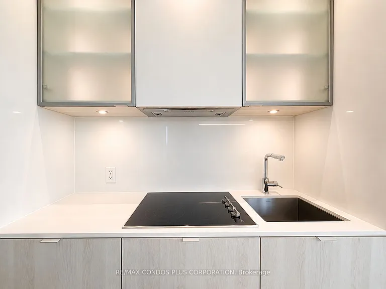 11 Yorkville Ave #3907 — Photo 7