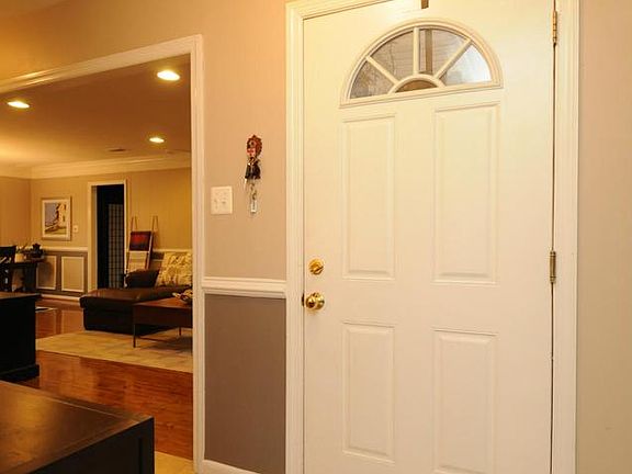 2nd image of 606 S Dogwood St