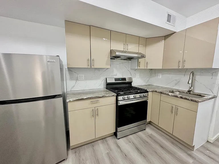 1025 Buttonwood St #2 — Photo 4