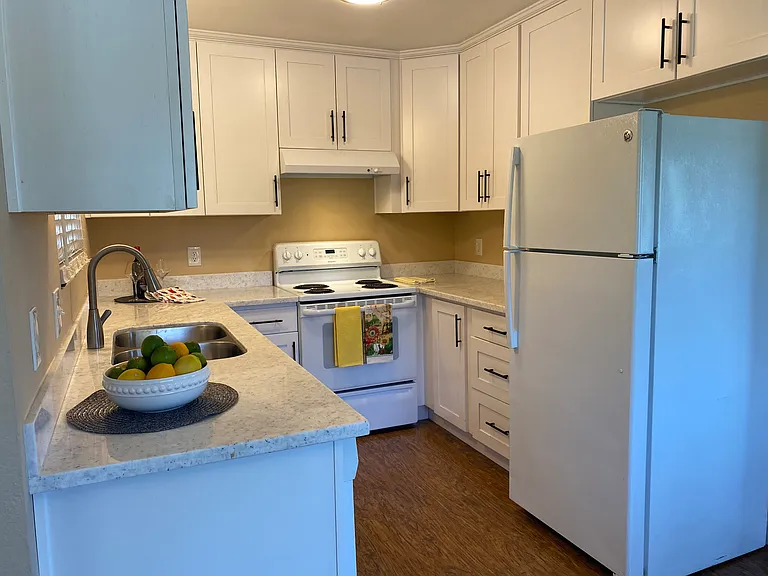 2413 Clay St — Photo 6