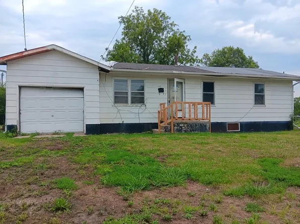 103 S Emmerson St, Slater, MO 65349