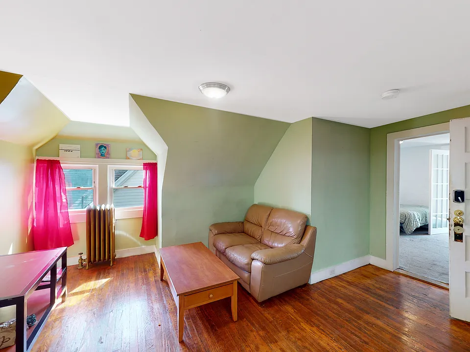 146 Beethoven St #6