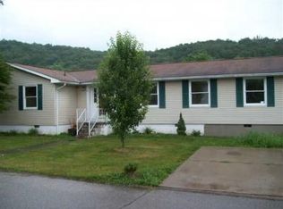 2831 Pinehurst Ln, Huntington, WV 25704