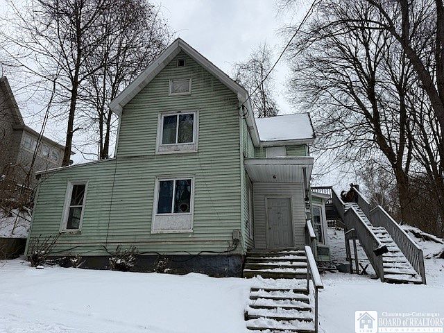 1st image of 438 Winsor St