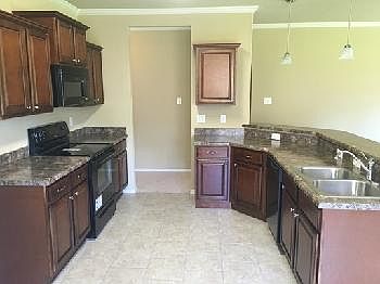 4th image of 406 Westwood Dr