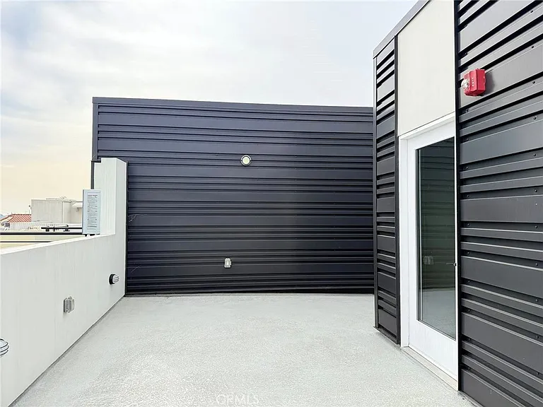 1729 S Barrington Ave #3 — Photo 19
