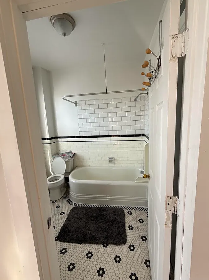1 bed, 900 sqft, $2,100 — Photo 1