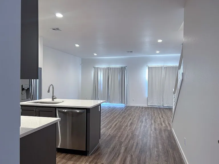 6127 Blue River Dr SE — Photo 4