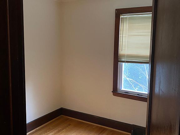 3rd image of 2805 Monroe Ave #1