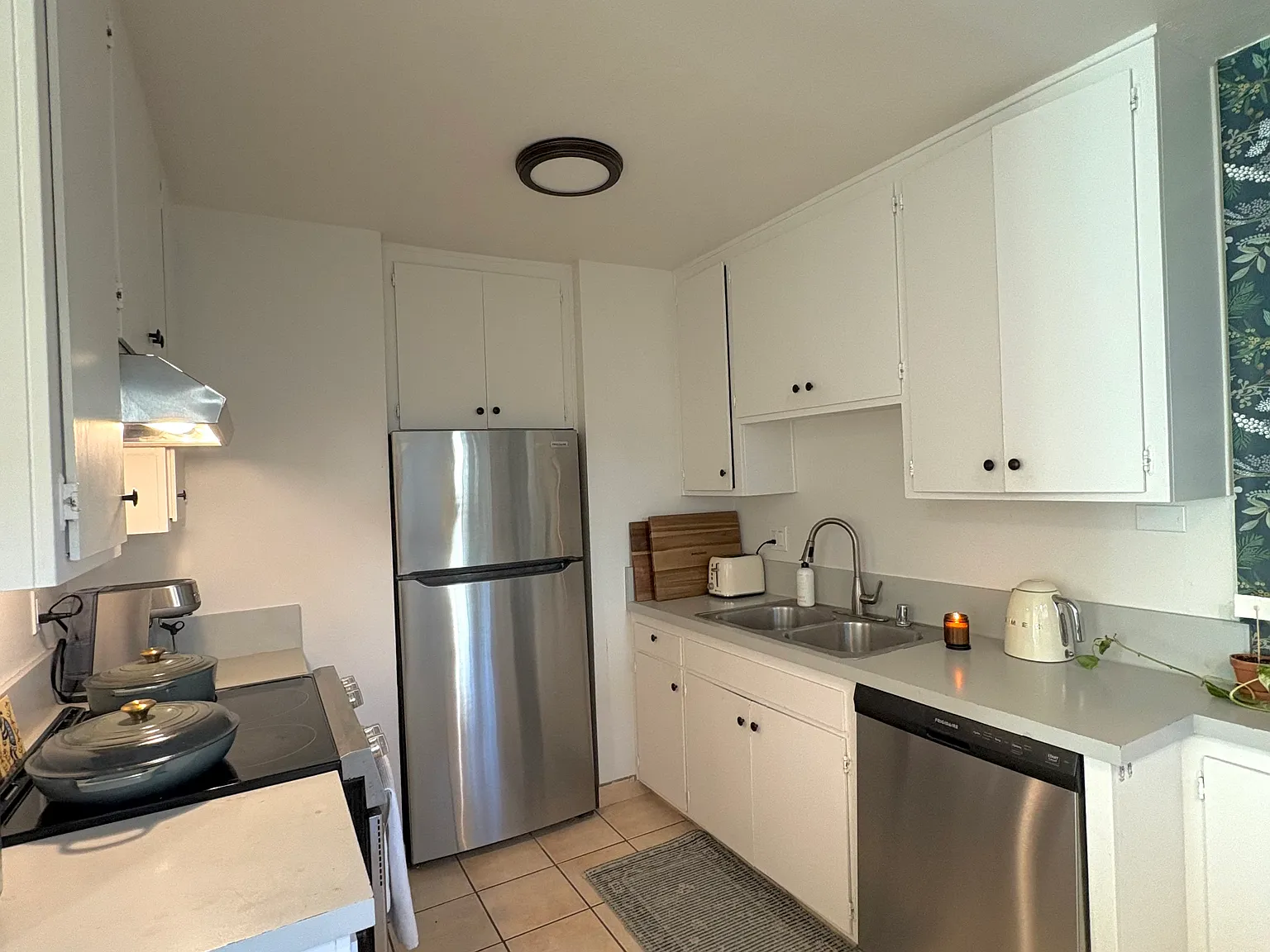 1746 Oliver Ave — Photo 2