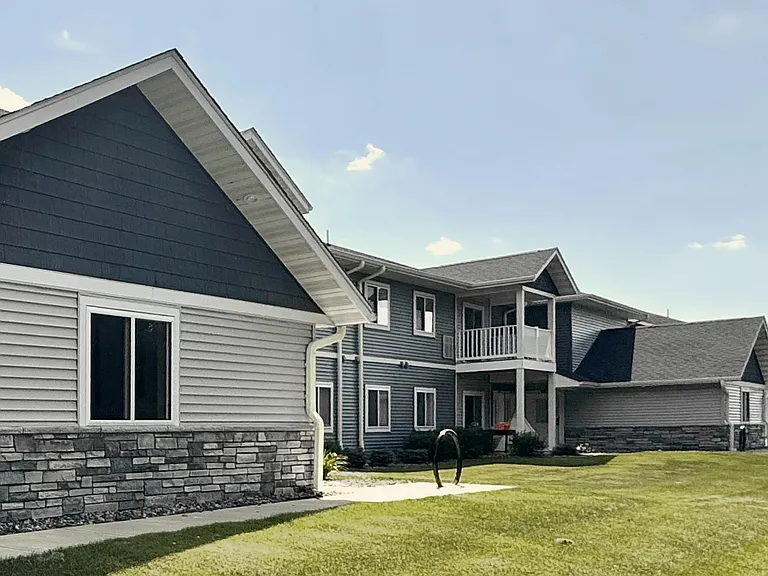 770 Peregrine Cir — Photo 1