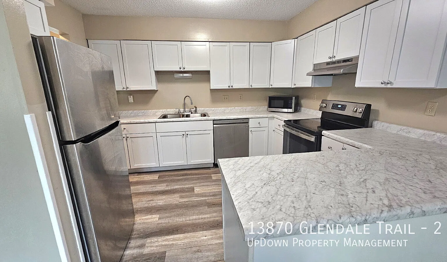 "Charming 3-Bedroom Haven with 2 Full Baths at 13870 Glendale Trail, Savage, MN Spacious 1000 Sq ... — Photo 3