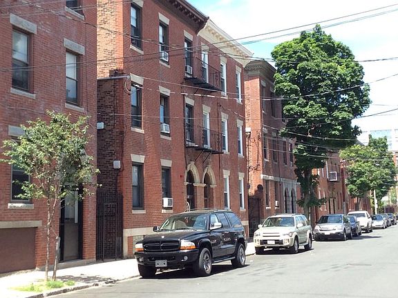 4th image of 70 Frankfort St APT 2R