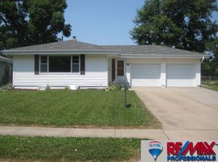 6328 N 68th St, Omaha, NE 68104