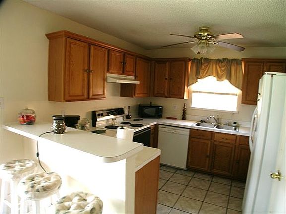 2nd image of 305 N Lakeview Dr