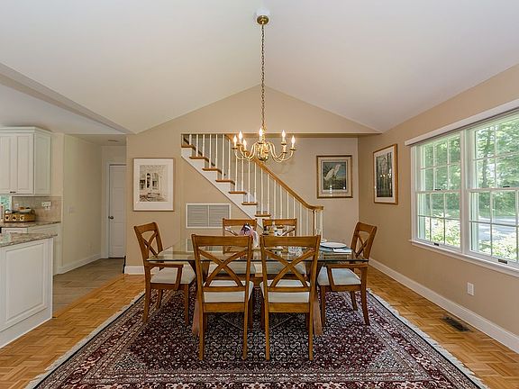 5th image of 27 Tredwell Ln