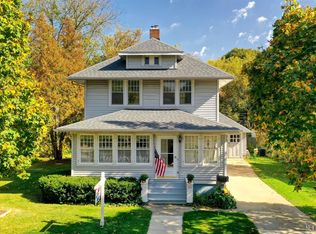 621 Richards St, Geneva, IL 60134