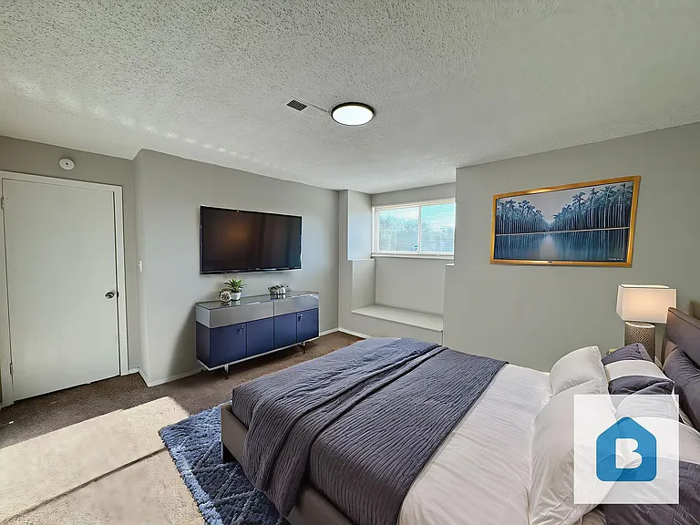 1326 Holland Park Blvd — Photo 5