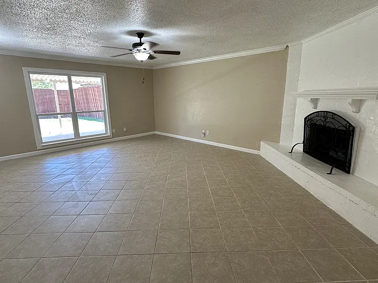4226 Blue Creek Dr — Photo 2