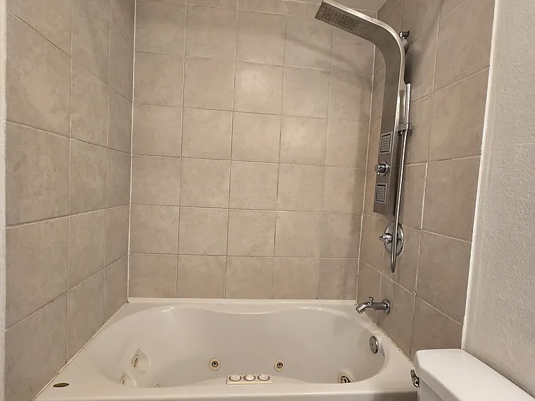 11809 E Kepner Dr — Photo 33