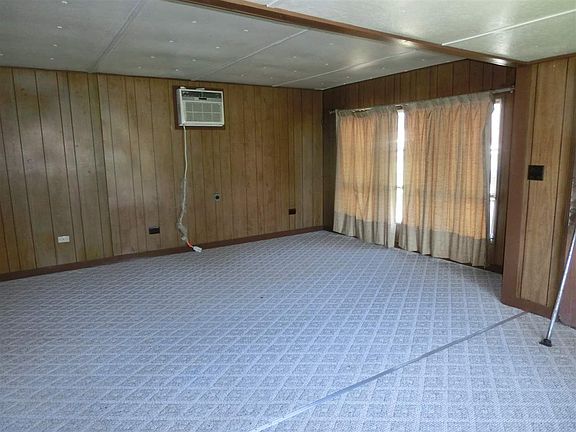4th image of 15 Passage Dr