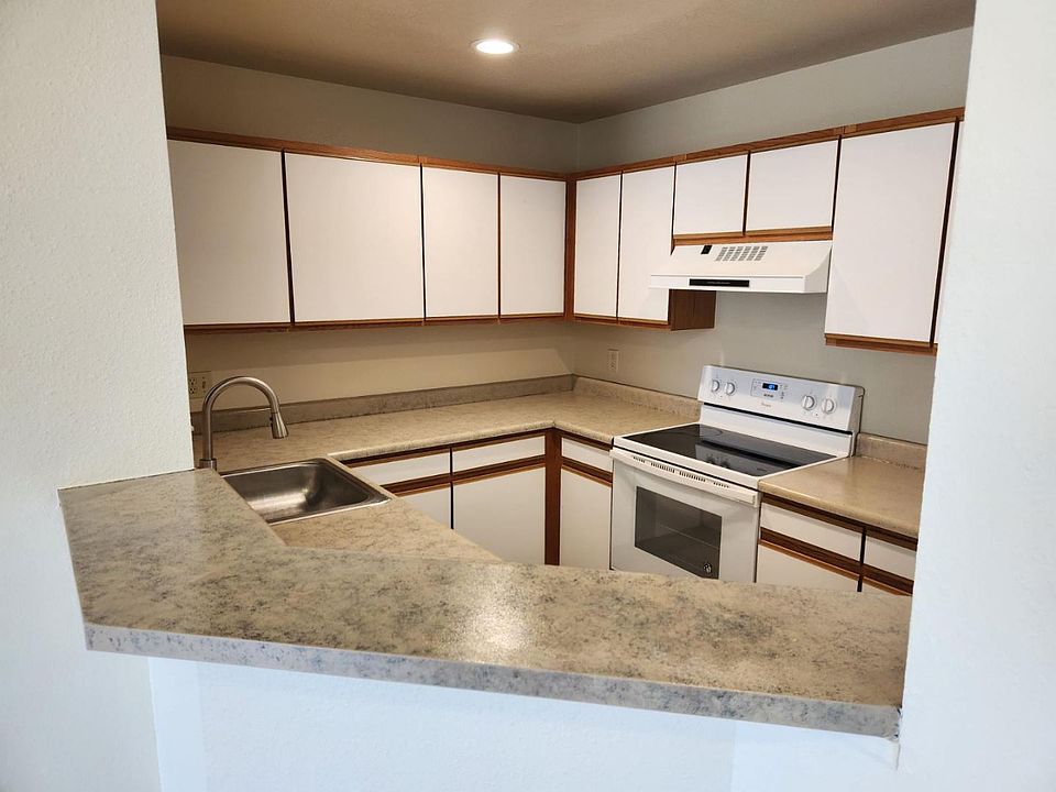Raised counter looking into kitchen from Great Room