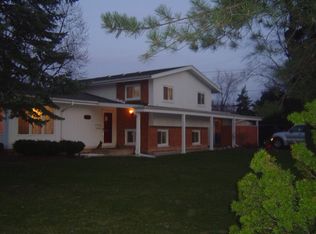 2431 Greenfield Dr, Glenview, IL
