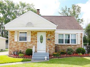 102 Cathedral Ln, Cheektowaga, NY