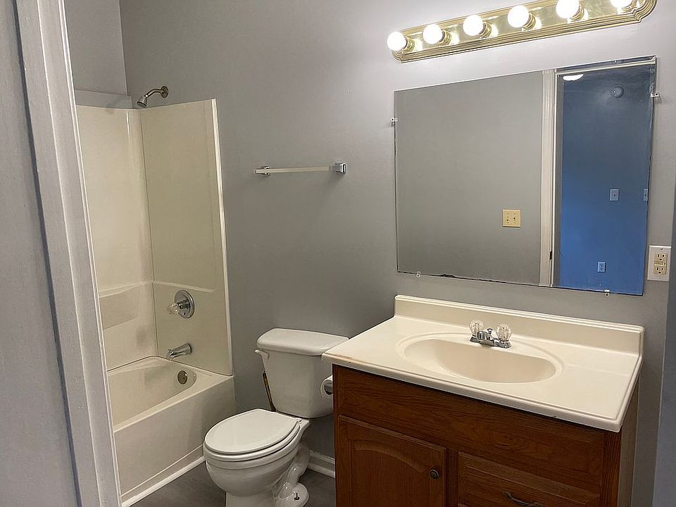 1st image of 111 W Walnut St APT 4