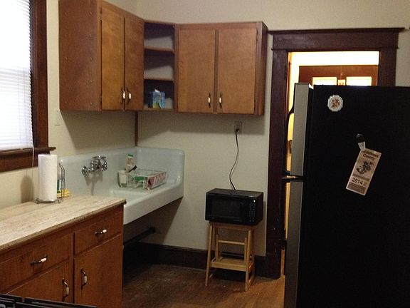 4th image of 219 Howard St
