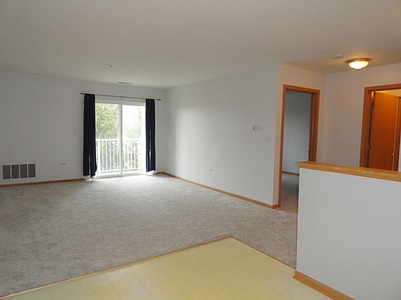 5th image of 605 Barrington Ave #30