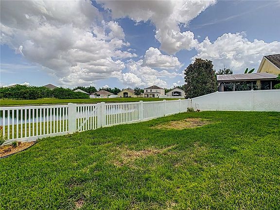 3rd image of 13930 Chalk Hill Pl