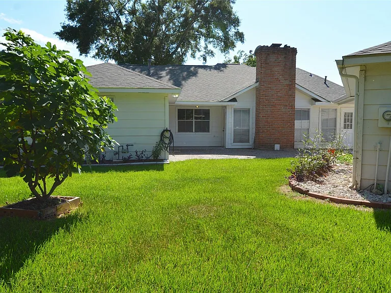 6707 Las Brisas Dr — Photo 3
