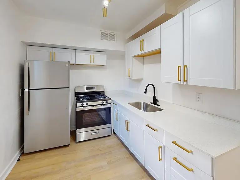 663 N University Ave — Photo 10