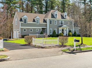 26 Honeysuckle Ln, Hanover, MA 02339
