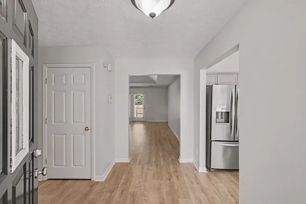3 bed, 1993 sqft, $2,200 — Photo 3