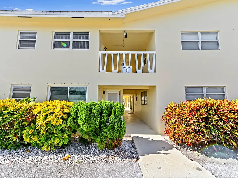2755 NE 28th Ave #F1 — Photo 22