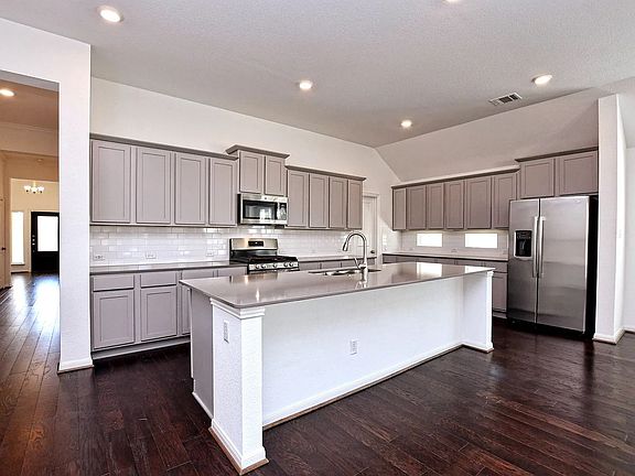 5th image of 509 Panzano Dr