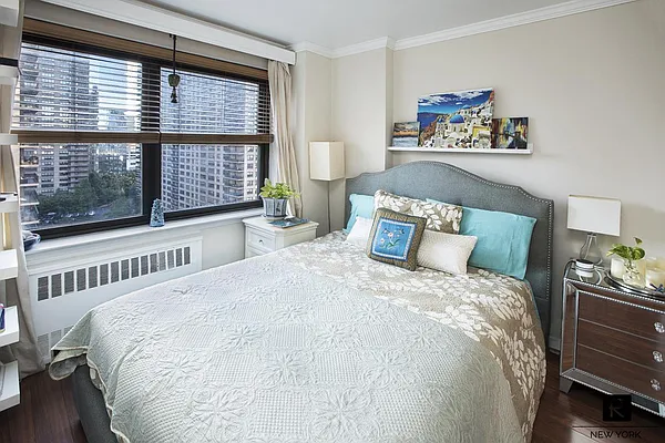 Sold by R New York | media 3