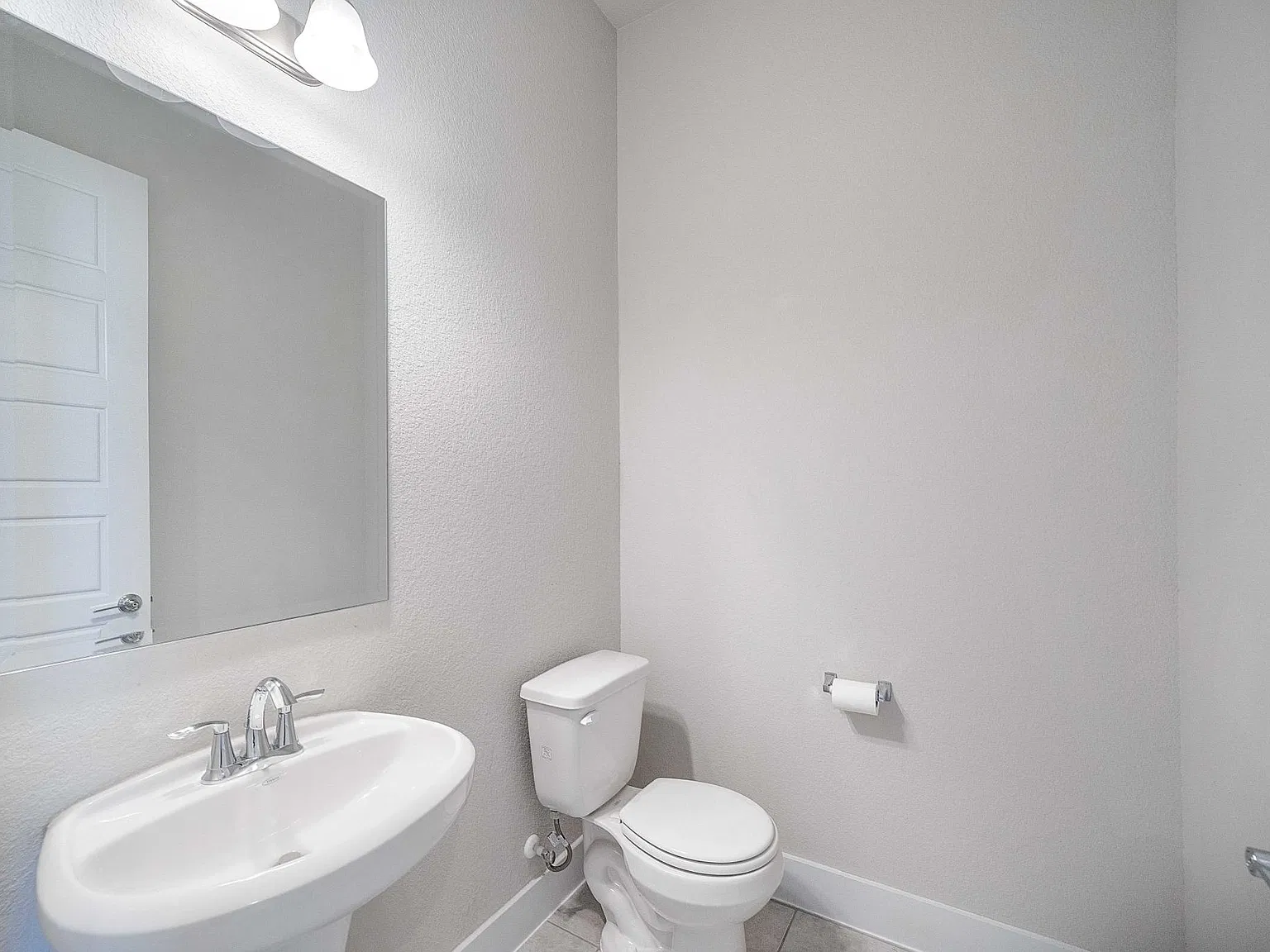 4 bed, 2.5 bath, 2365 sqft, $2,495 — Photo 4
