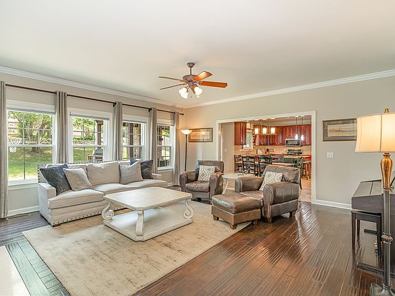 5th image of 1510 Towne Park Ln
