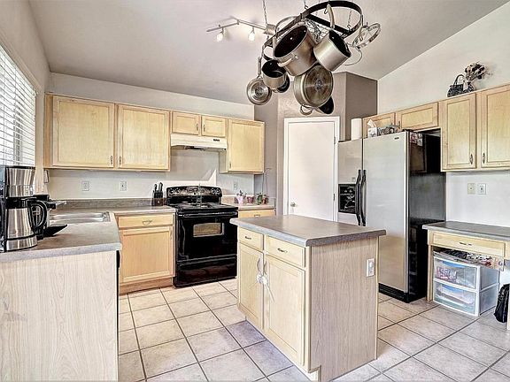 2nd image of 834 E Monona Dr