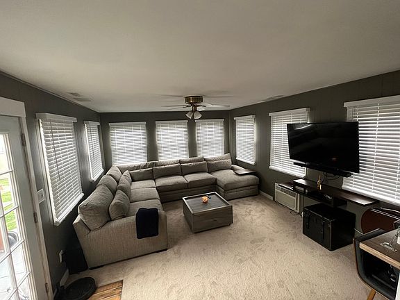 3rd image of 1225 Irving Ave