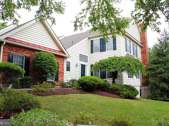 3rd image of 13 Fenwyck Cir