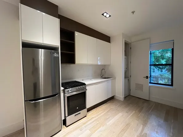 32 Magnolia Avenue image 1 of 4