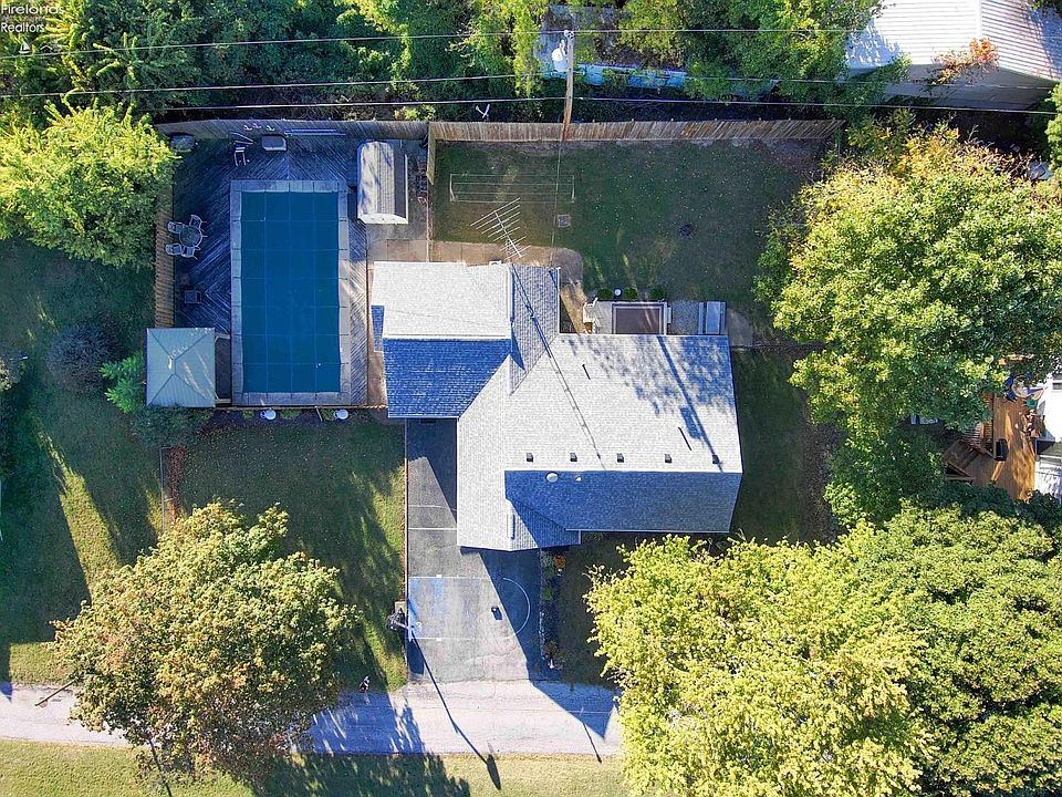 2058 S Skyline Dr, Lakeside Marblehead, OH 43440 | MLS #20263948
