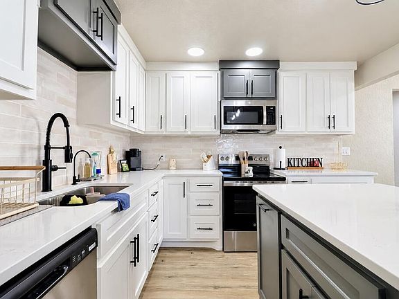 5th image of 607 NE 2nd St