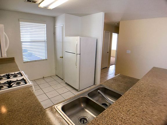 5th image of 605 Carlos Julio Ave