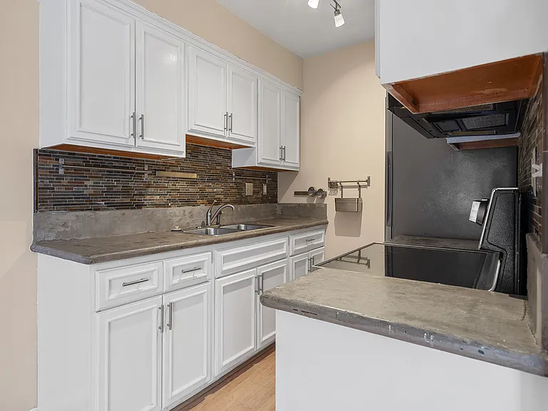335 Cedar Ave #412 — Photo 9