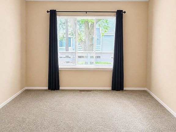 4th image of 7365 Tree Ln